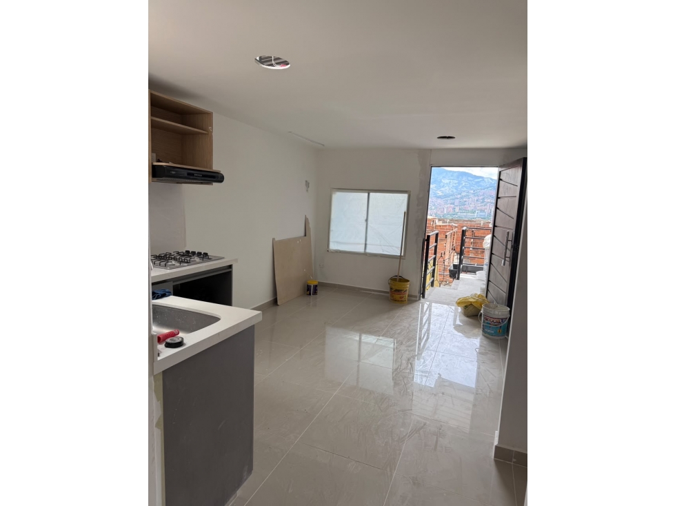 SE VENDE APARTAMENTO DÚPLEX EN MANRIQUE CENTRAL PARA ESTRENAR — foto 3