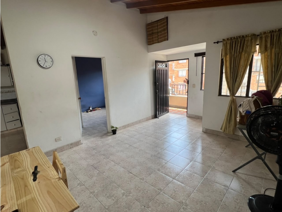 SE VENDE AMPLIO APARTAMENTO EN BELLO BARRIO CABAÑAS — foto 2