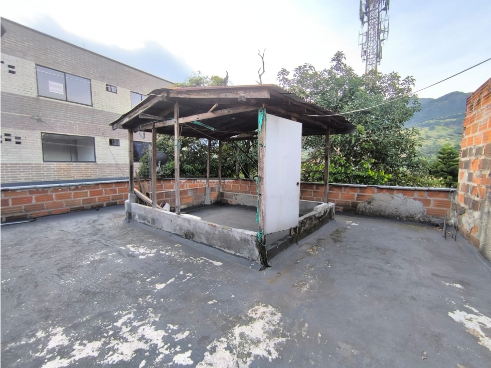 SE VENDE CASA LOTE CON AIRE LIBRE EN COPACABANA BARRIO LA MISERICORDIA