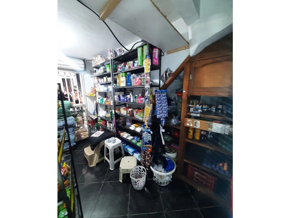 SE VENDE CASA CON NEGOCIO ACREDITADO EN LA PLAYITA MEDELLIN — foto 3