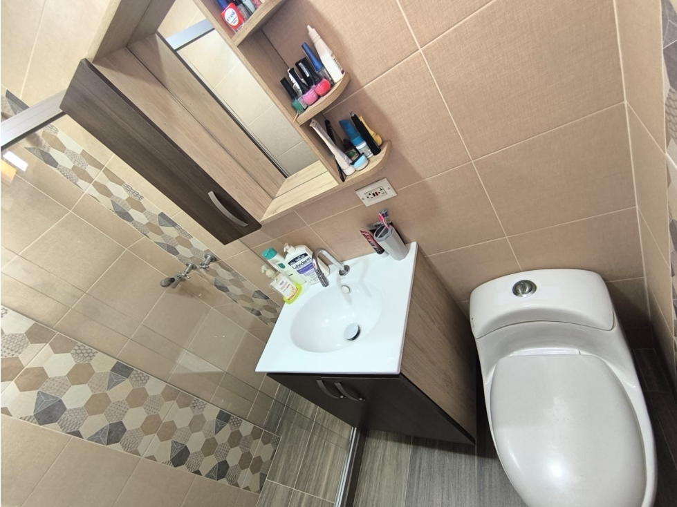 SE VENDE APARTAMENTO EN BELLO BARRIO CABAÑAS CERCA AL AMARÚ — foto 6