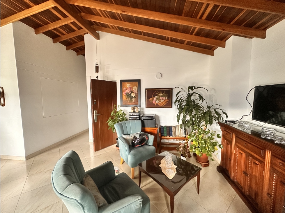 SE VENDE AMPLIO APARTAMENTO EN ENVIGADO SECTOR EL DORADO — foto 3