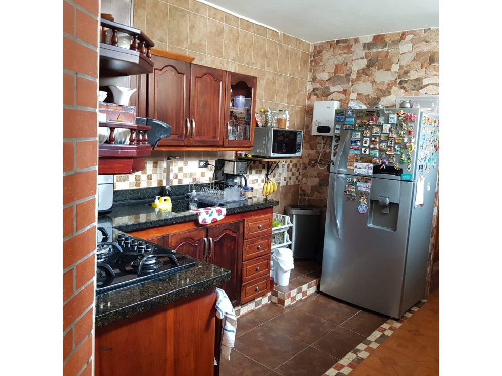 SE VENDE CASA AMPLIA CON TERRAZA EN ENVIGADO BARRIO MESA — foto 3