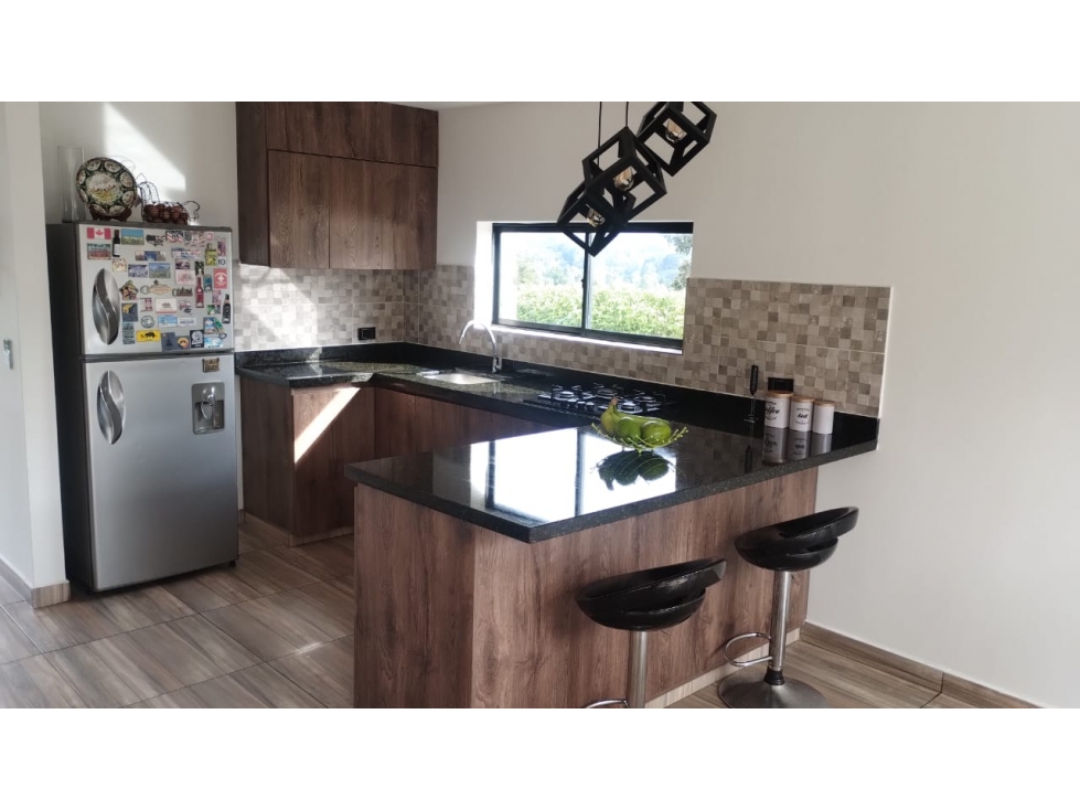 SE VENDE FINCA REMODELADA EN GUARNE, UBICACIÓN EXC. ZONA EL SALADO — foto 2