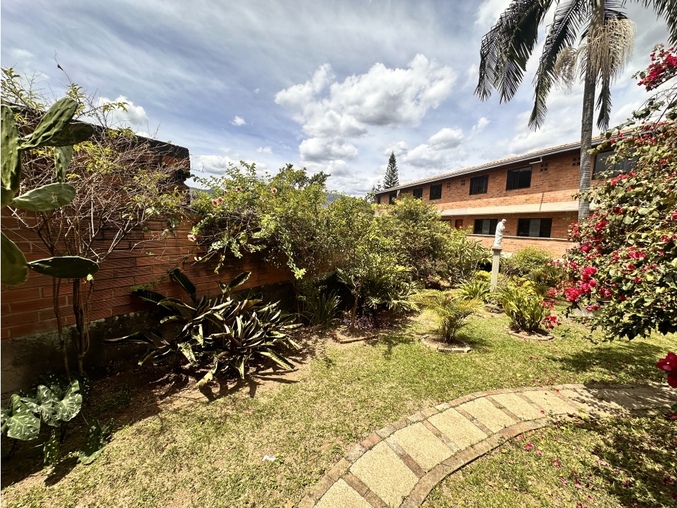 SE VENDE CASA LOTE ESQUINERA EN ROBLEDO CORDOBA ALTAMIRA