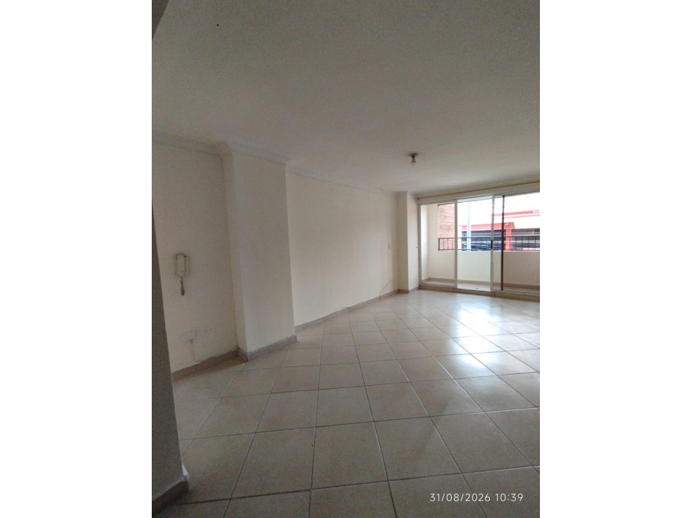 SE VENDE AMPLIO APARTAMENTO EN ENVIGADO MUY CERCA AL PARQUE PRINCIPAL