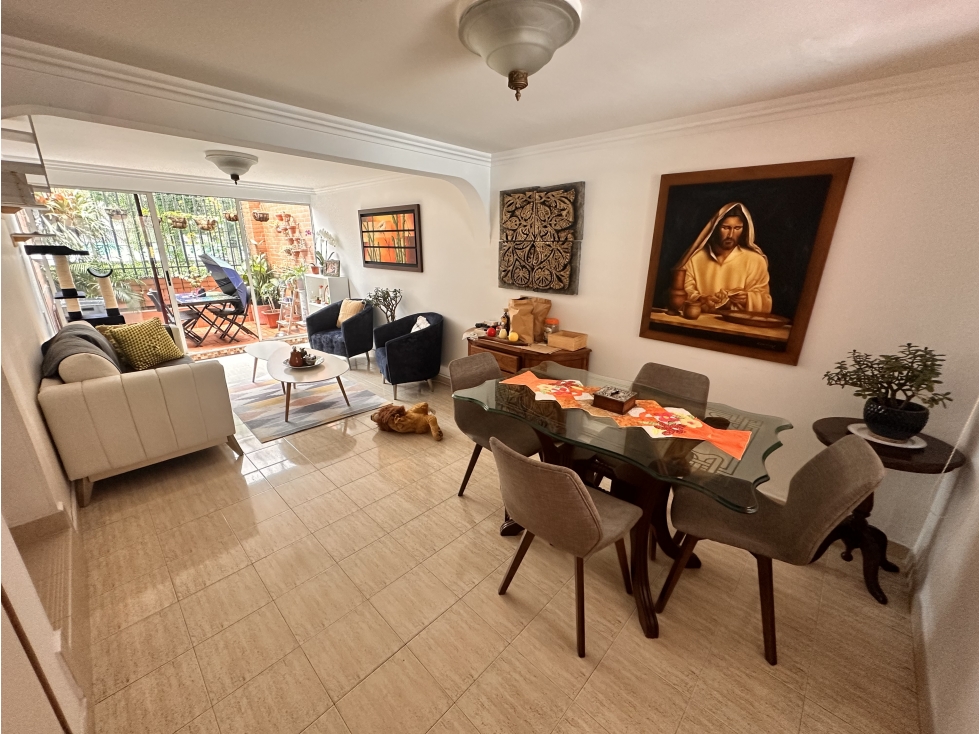 SE VENDE CASA UNIFAMILIAR EN ENVIGADO BARRIO MILAN