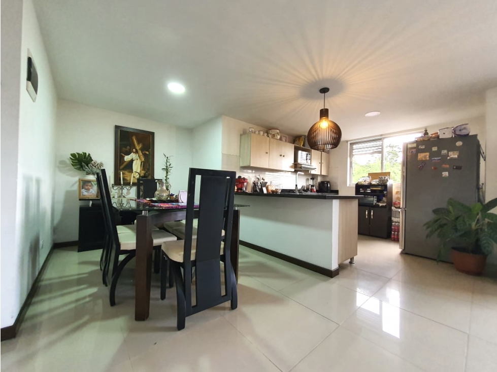 SE VENDE AMPLIO APARTAMENTO EN ENVIGADO SECTOR LA PAZ — foto 2