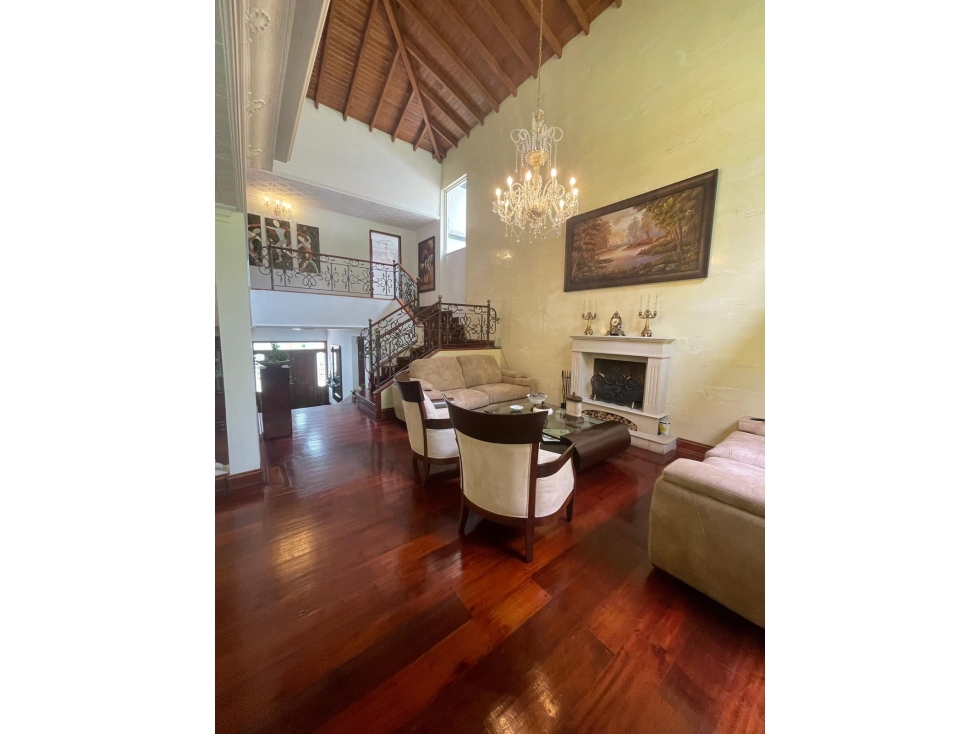 SE VENDE CASA EN EL POBLADO SECTOR LOMA LOS GONZÁLEZ 