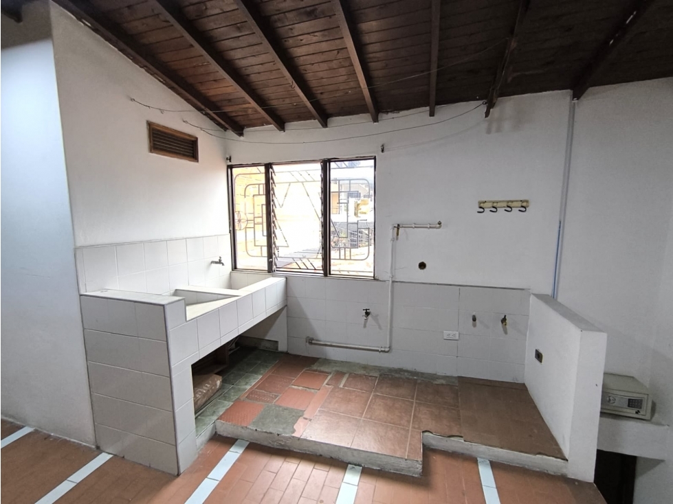 SE VENDE CASA AMPLIA CON MEZZANINE EN BELLO BARRIO CABAÑAS — foto 6