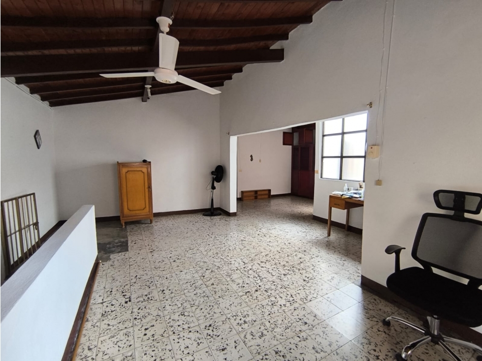 SE VENDE CASA EN COPACABANA BARRIO OBRERO PARTE BAJA