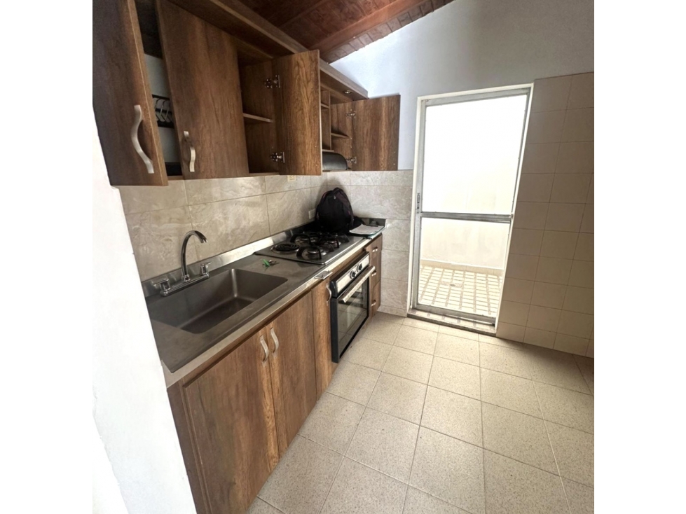 SE VENDE LINDO APARTAMENTO EN SABANETA BARRIO ENTREAMIGOS — foto 5