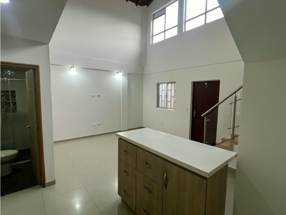 SE VENDE APARTAMENTO DÚPLEX EN BELLO BARRIO CABAÑAS — foto 4