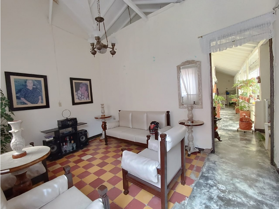 SE VENDE CASA DE TECHO EN BUENOS AIRES (BELLO)