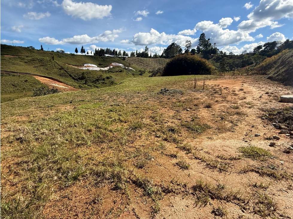 SE VENDE LOTE EN RIONEGRO A 5 MINUTOS AUTOPISTA MED-BOG