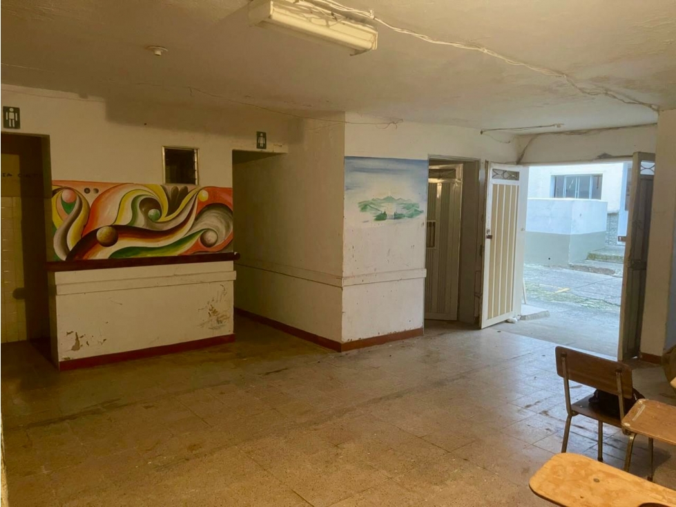 OPORTUNIDAD DE INVERSIÓN EN PUEBLORRICO ANT: CASA, LOCAL Y BODEGA — foto 2