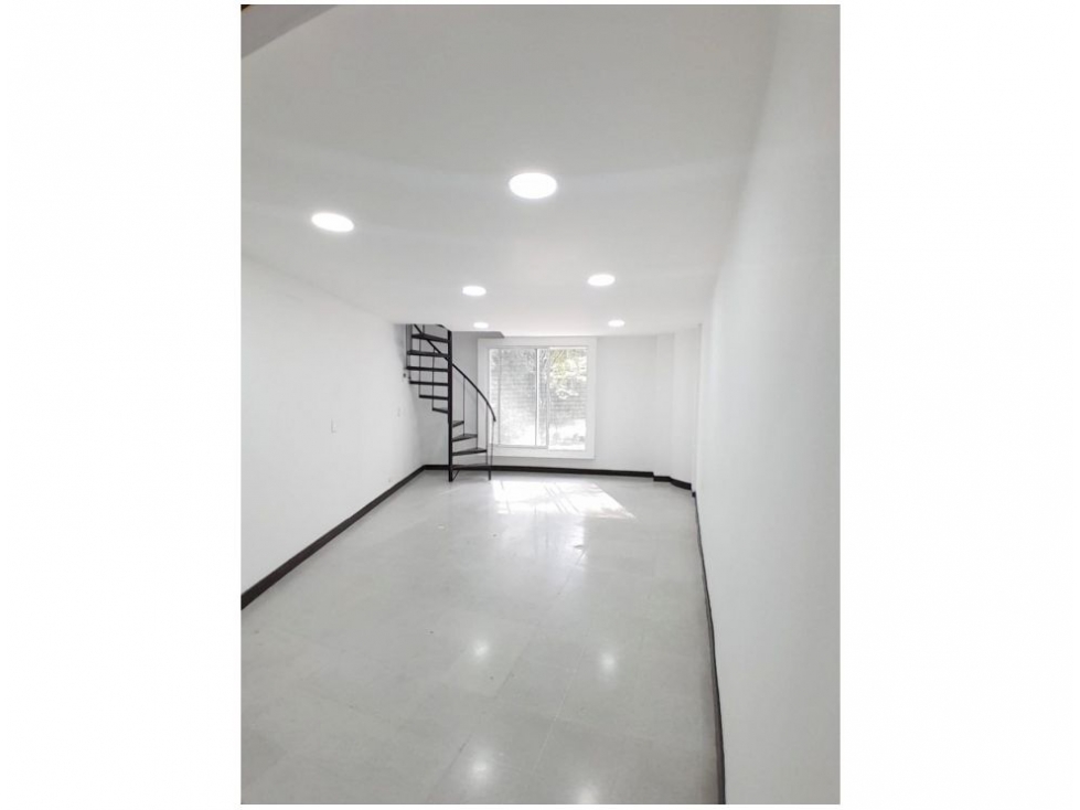 SE VENDE LOCAL COMERCIAL EN EL CC OBELISCO SECTOR LAURELES ESTADIO — foto 4