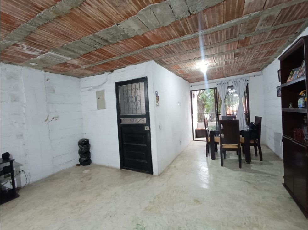 SE VENDE AMPLIA CASA EN VILLA HERMOSA, EN OBRA NEGRA