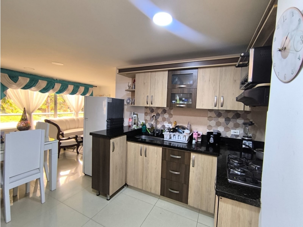 SE VENDE APARTAMENTO EN BELLO BARRIO CABAÑAS CERCA AL AMARÚ — foto 4