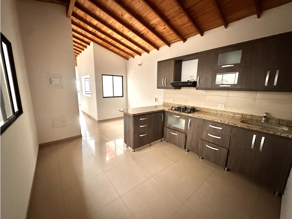 SE VENDE AMPLIO APARTAMENTO EN MANRIQUE LAS ESMERALDAS — foto 3