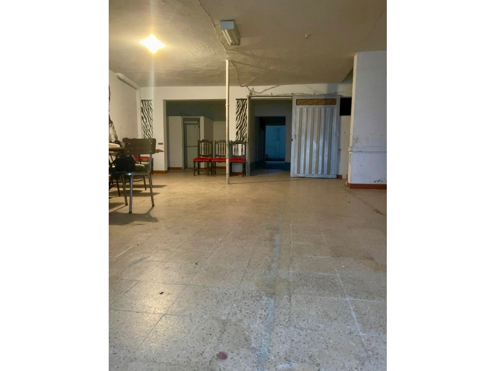 OPORTUNIDAD DE INVERSIÓN EN PUEBLORRICO ANT: CASA, LOCAL Y BODEGA — foto 3