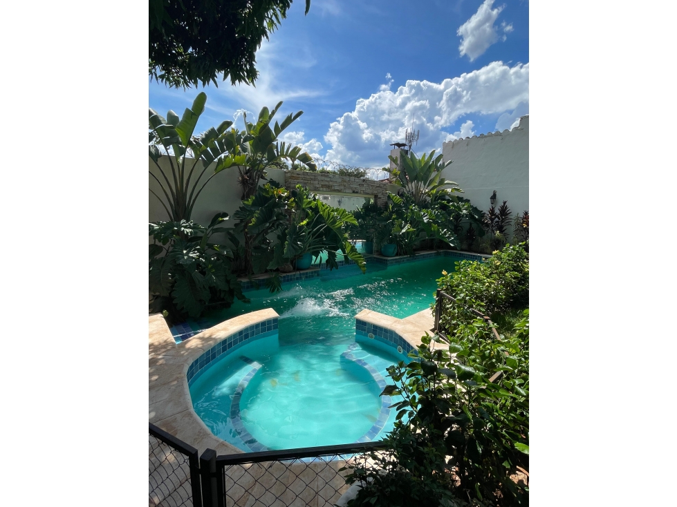 En venta hermosa casa zona Iglesia Capuchinos y Perón