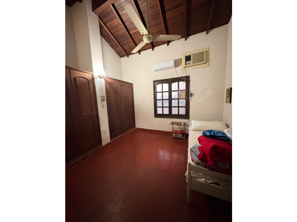 EN VENTA AMPLIA PROPIEDAD EN ITA ENRAMADA para refaccionar - 4