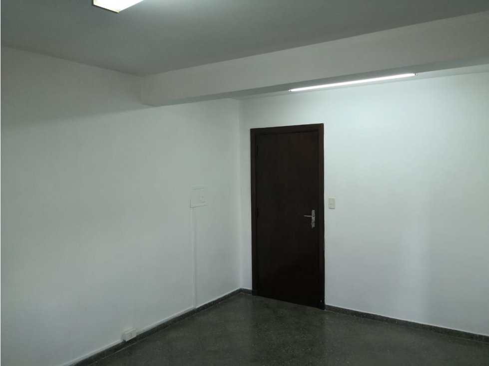 Se alquila oficina en el Edificio Líder lV - 3