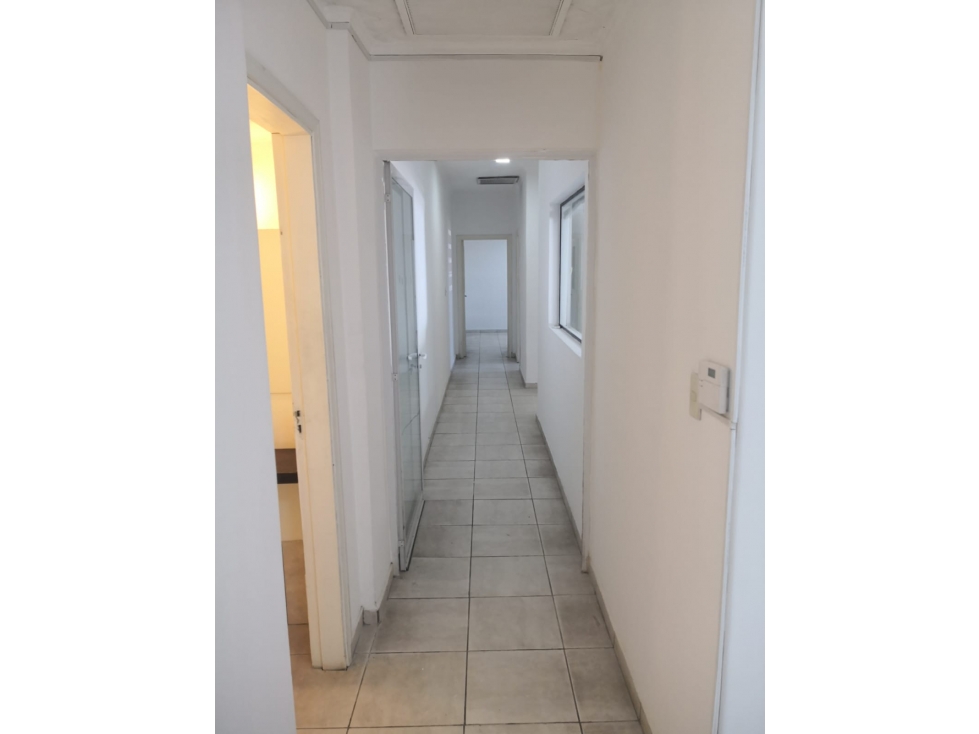 Alquilo propiedad comercial en esquina en Villa Morra — foto 3