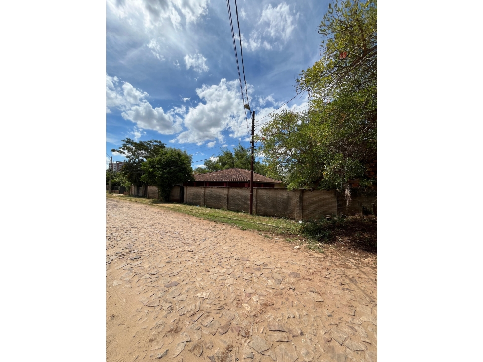 Vendo propiedad zona CIT con 30m de frente - 1