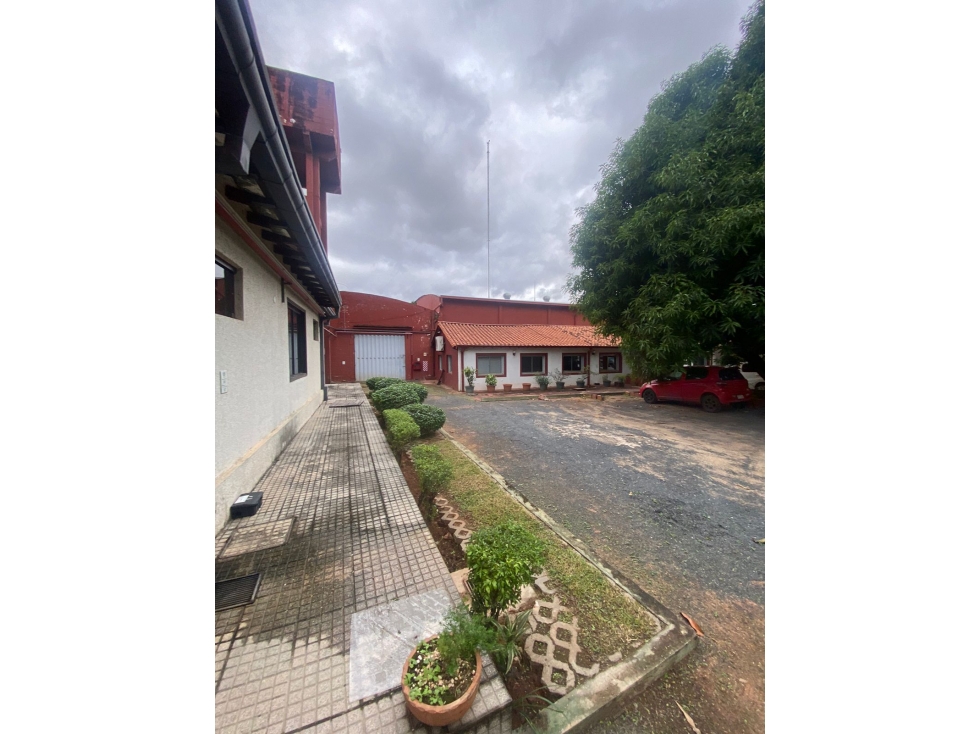 Vendo terreno de 22.000 m2 en Asunción - 1