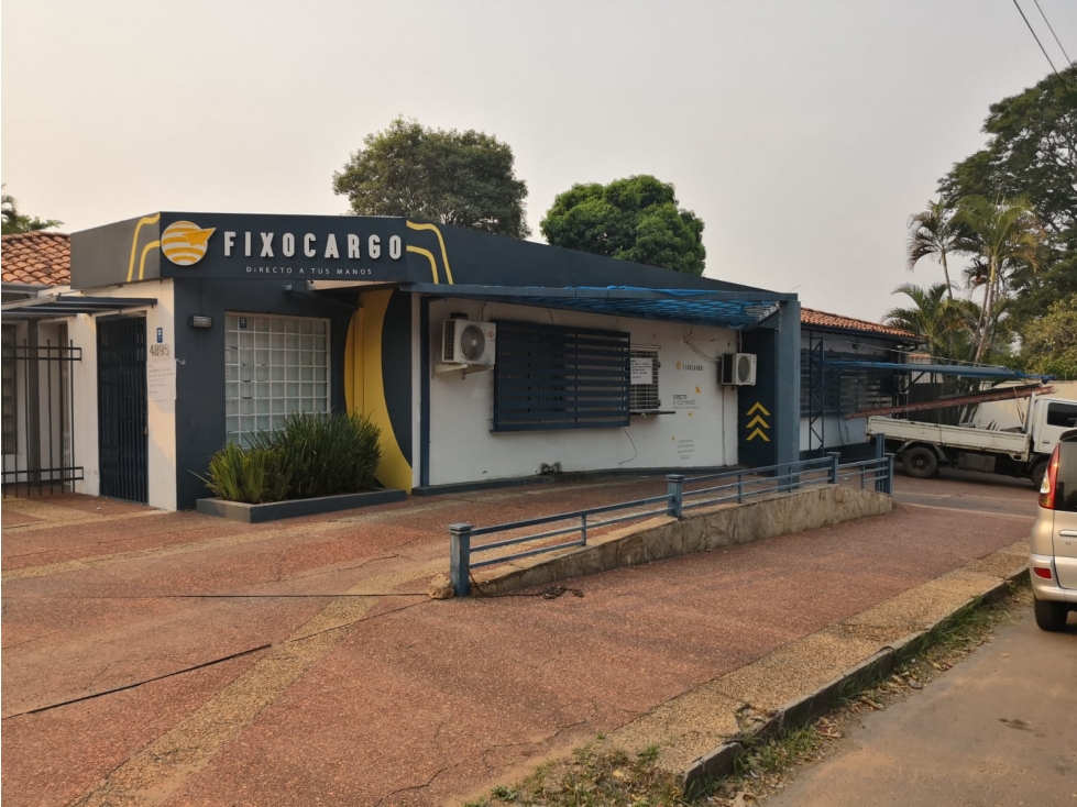 Alquilo propiedad comercial en esquina en Villa Morra