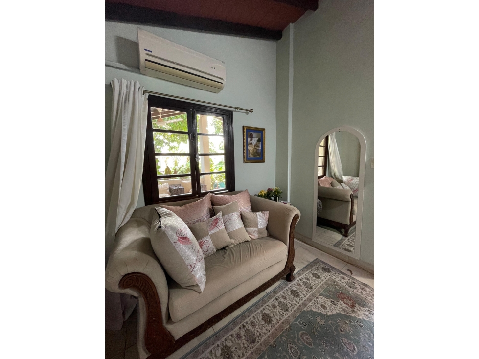 En venta hermosa casa zona Iglesia Capuchinos y Perón — foto 2