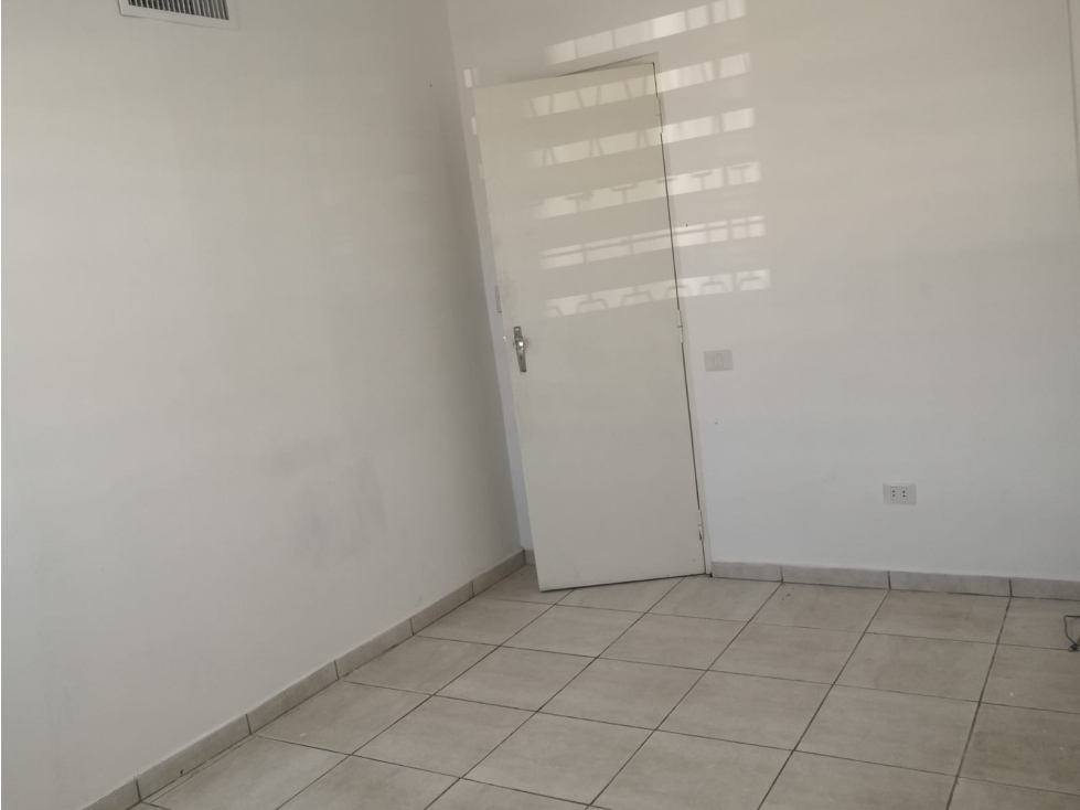 Alquilo propiedad comercial en esquina en Villa Morra — foto 4
