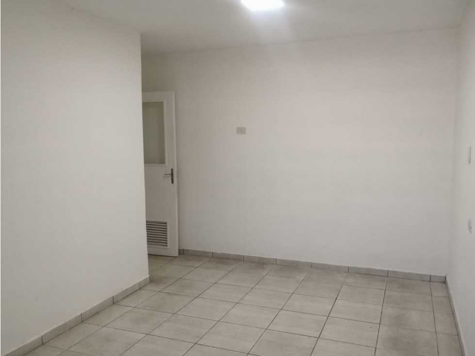 Alquilo propiedad comercial en esquina en Villa Morra — foto 5