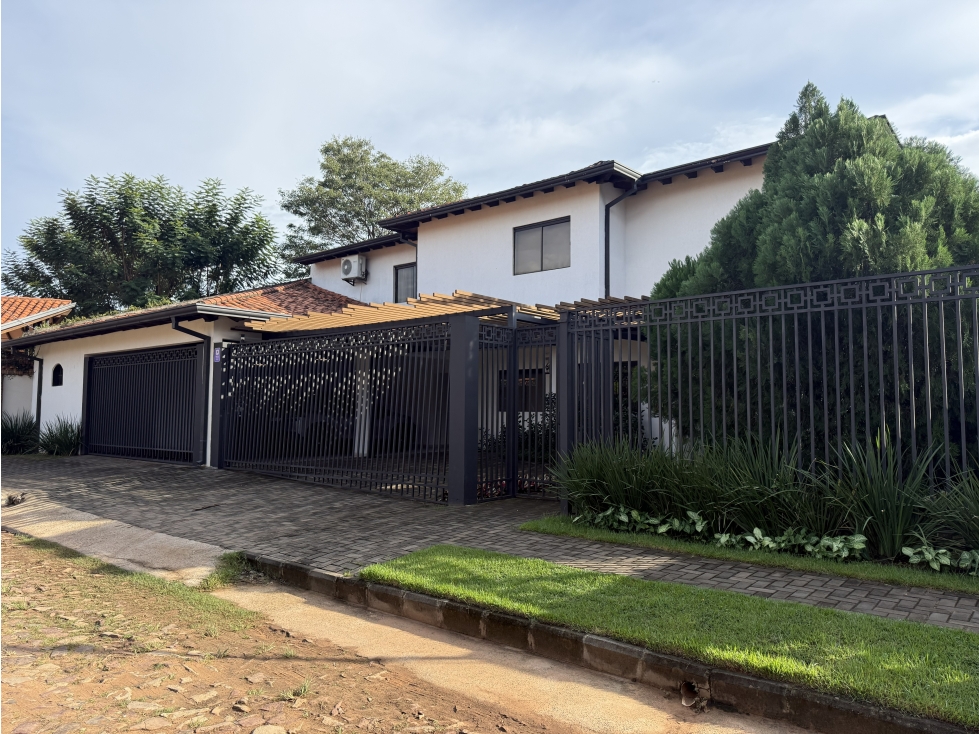 En venta residencia de lujo en Fernando de la Mora zona Norte - 1