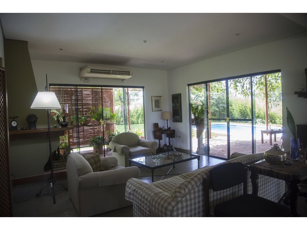 Terrés VENDE residencia en Surubi´i - 6