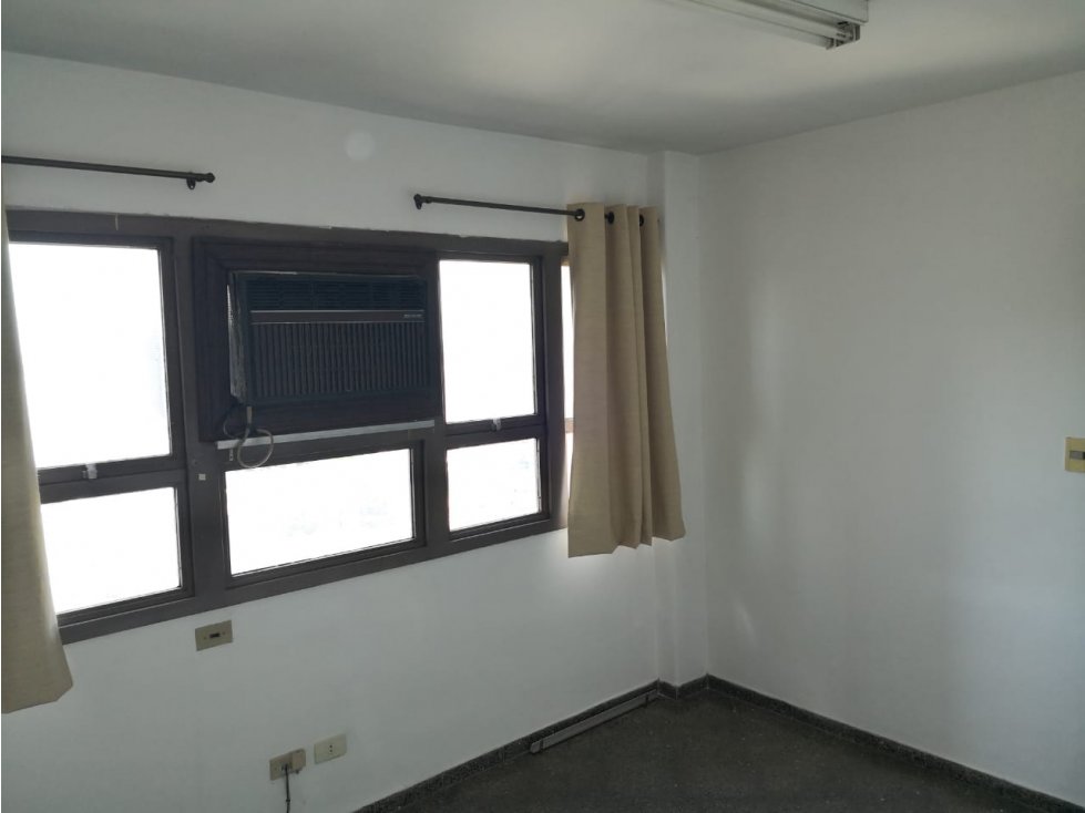 Se alquila oficina en el Edificio Líder lV - 4