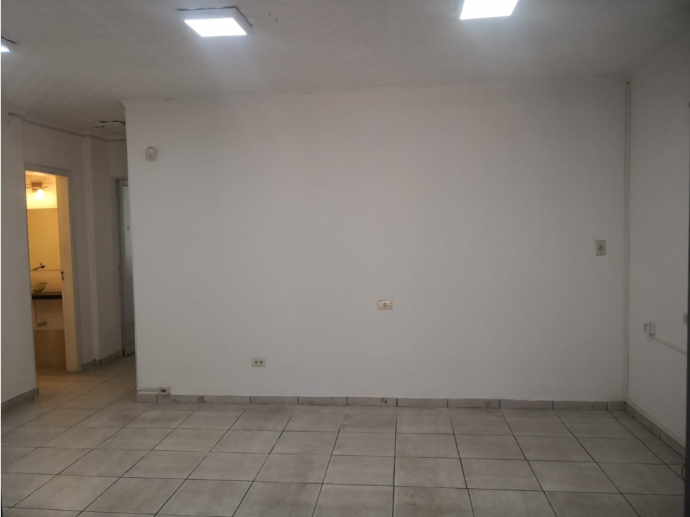 Alquilo propiedad comercial en esquina en Villa Morra — foto 6
