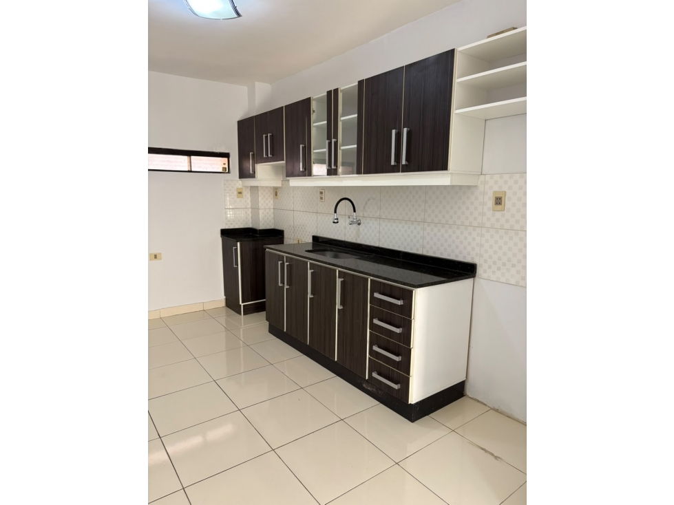 Dúplex en esquina en venta, a pasos de Super Pueblo Lambaré - 3