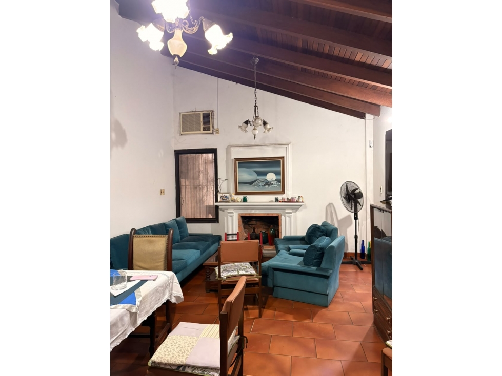 EN VENTA AMPLIA PROPIEDAD EN ITA ENRAMADA para refaccionar - 2