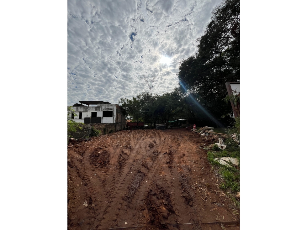 En venta terreno de 3134 m2 sobre Perón - 5