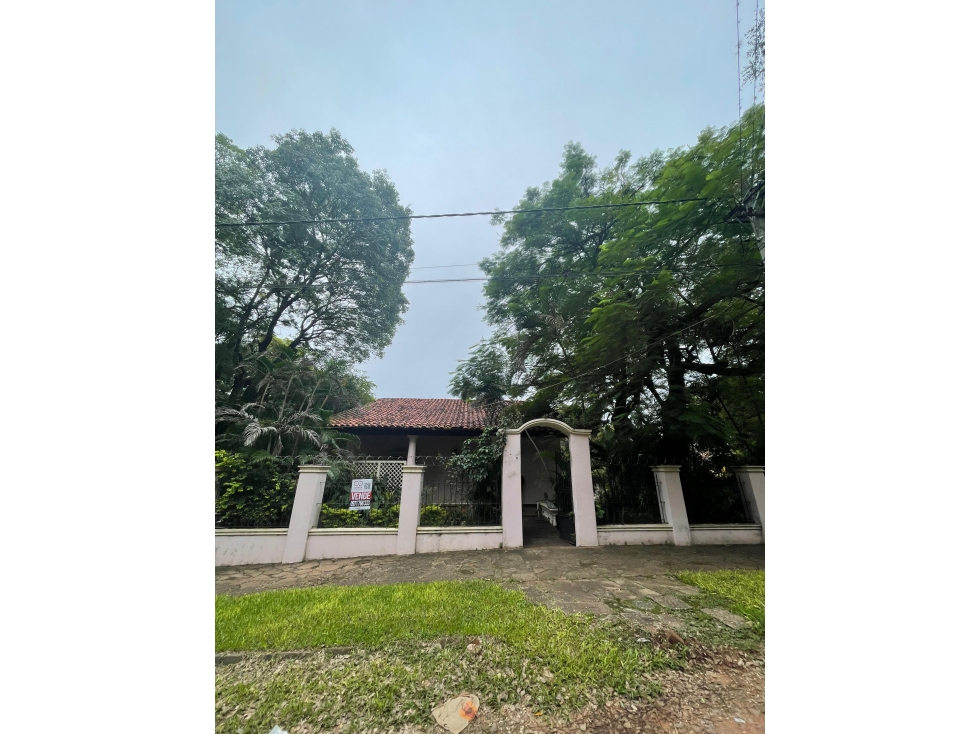 En venta amplia propiedad en el centro de Areguá - 1