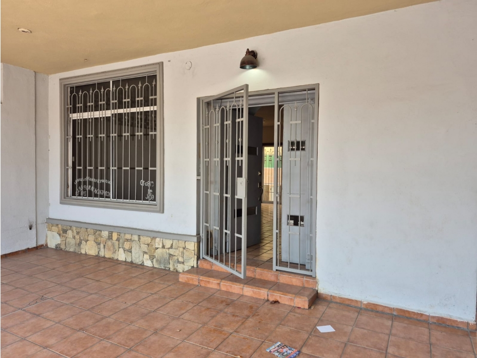 Casa de renta en colonia hacienda los Morales tercer sector — foto 3