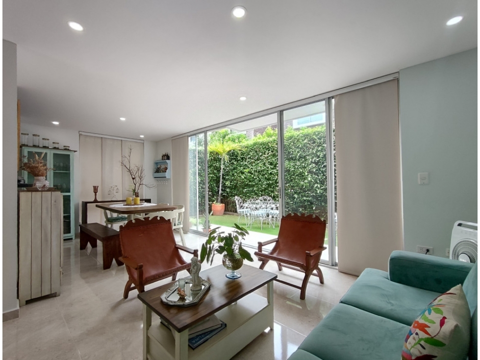 CASA EN LOMITAS