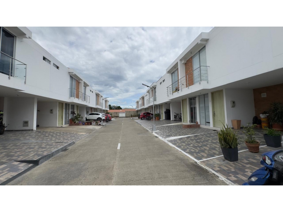 CASA EN CONJUNTO EN LOS PATIOS