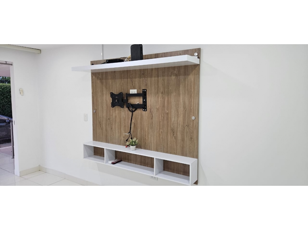 CASA REMODELADA EN CONJUNTO EN PRADOS DEL ESTE — foto 2