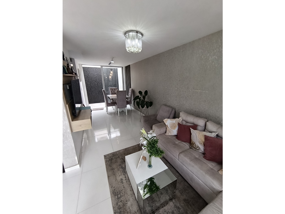 CASA REMODELADA EN VENTA CIUDADELA PRIMAVERA VILLA DEL ROSARIO — foto 2