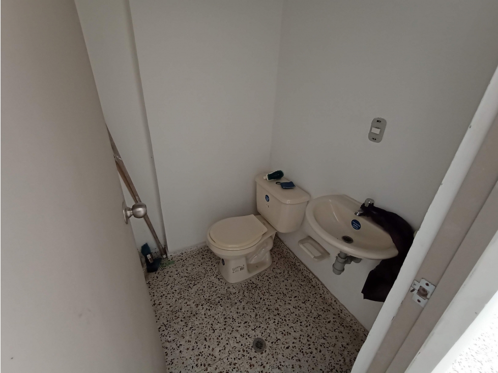 LOCALES EN VENTA EN SANTA BÁRBARA - PRADOS DEL ESTE - 3