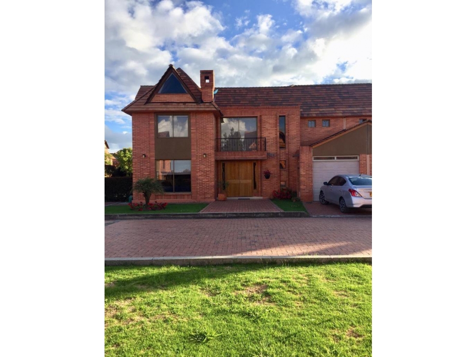 HERMOSA CASA EN VENTA / CAJICA